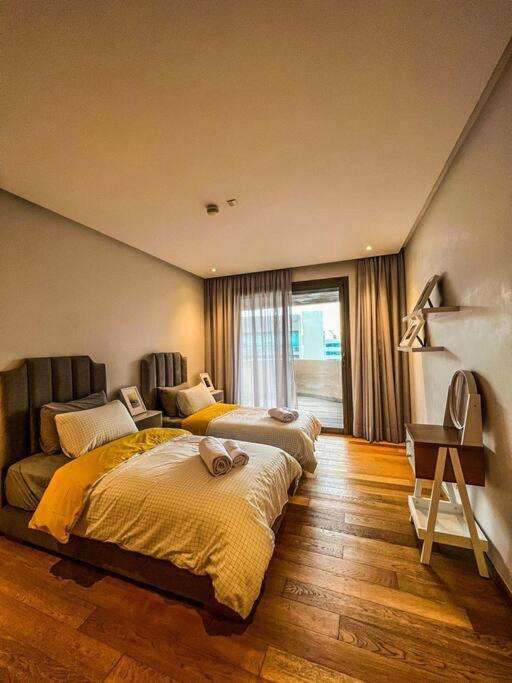 Apartment Stunning In Marina